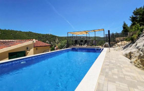 3 Bedroom Cozy Home In Skradin
